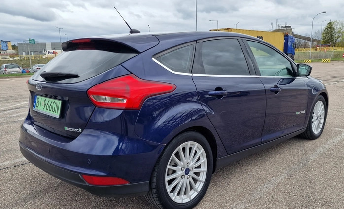 Ford Focus cena 29889 przebieg: 143535, rok produkcji 2017 z Białystok małe 121